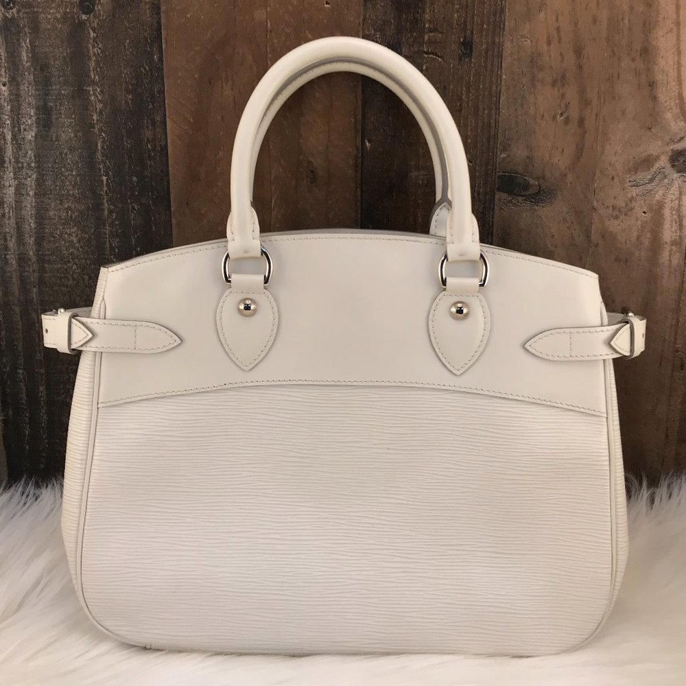 Louis Vuitton Epi Passy PM Handbag - White / Cream
